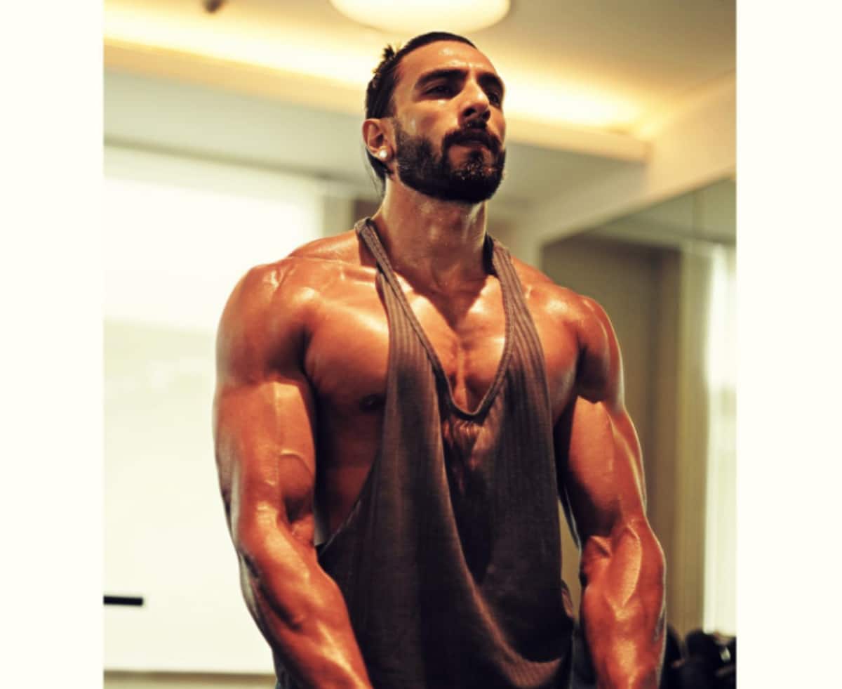 Ranveer Singh Shows Off Ripped Physique In Latest Instagram Post Gives Fans Weekend Fitness