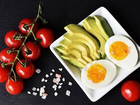 Keto Diet for Weight Loss: वेट लॉस के लिए परफेक्ट है कीटो डाइट, जानें किस समय क्या खाना चाहिए Keto Diet for Weight Loss: वेट लॉस के लिए परफेक्ट है कीटो डाइट, जानें किस समय क्या खाना चाहिए