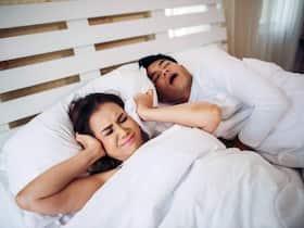 Snoring Symptoms: इस गंभीर बीमारी का लक्षण हो सकते हैं खर्राटे, जाने कैसे करें इलाज व रोकथाम
