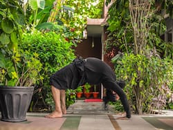 Chakrasana (Wheel Pose): How To Practice, Benefits And Precautions