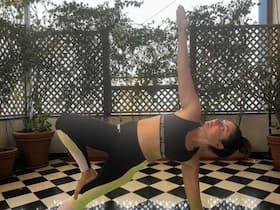 Balance, Breathe and Focus: Kareena Kapoor Khan Kills Yoga Routine With Tree Pose or Vasisthasana, Know All About This Move