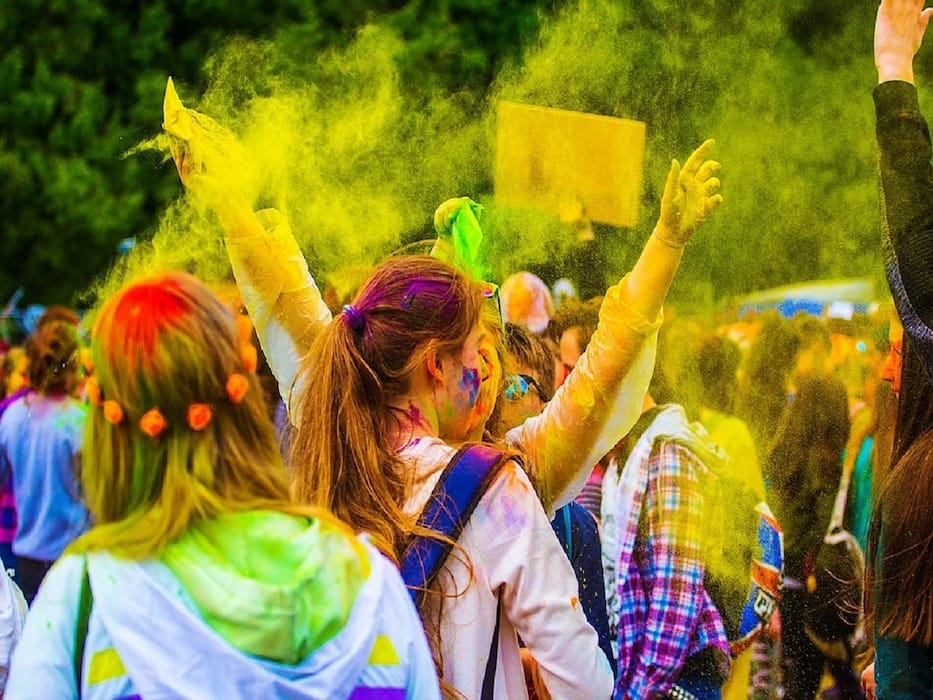 Water-Based Holi Celebrations: Guidance On Safe Participation Without Risking Eye Infections