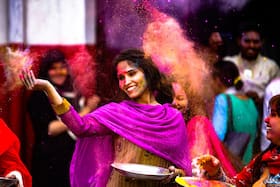 Retain Your Skin   s Glow From The Holi Colours; The Korean Way!