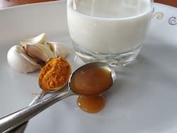 लहसुन का दूध पीने के फायदे: इन 5 तरह से फायदेमंद है लहसुन वाला दूध, जानें बनाने का तरीका और फायदे