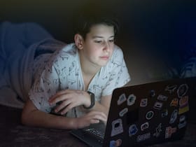 Here's How Counselling Can Help Internet Addiction Amongst Teenagers