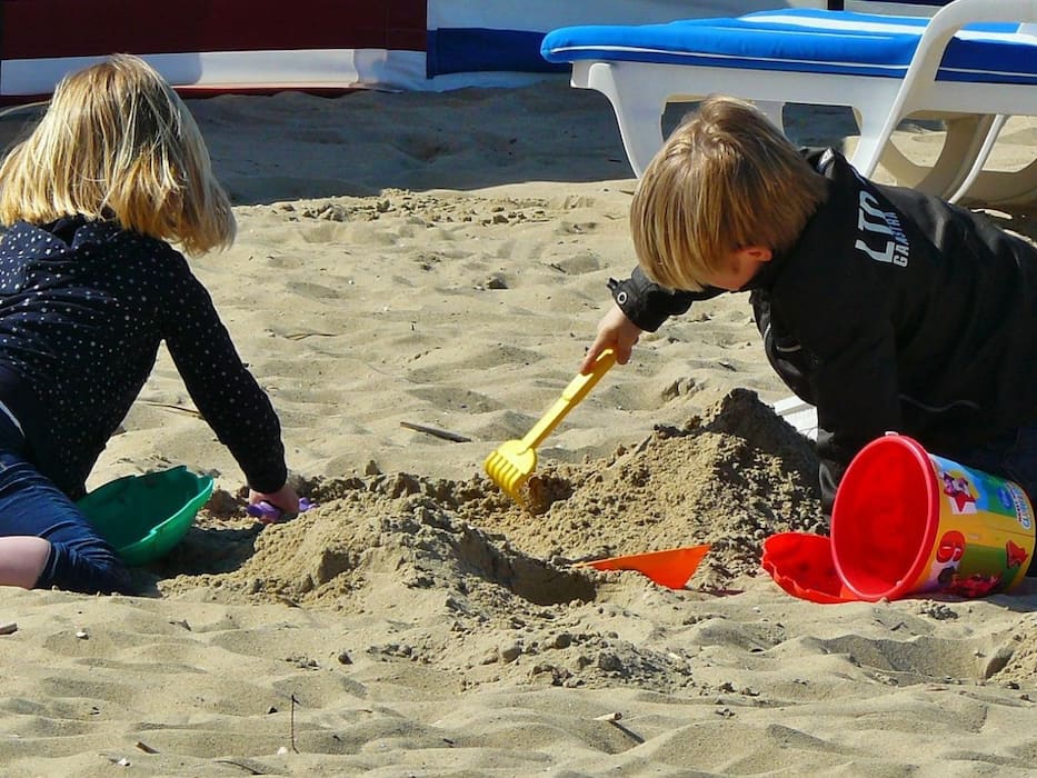 Children Eating Sand: बच्चे का मिट्टी खाना सिर्फ आदत नहीं जरूरी न्यूट्रिएंट्स की कमी का हो सकता है संकेत, इन 5 बातों का ध्यान रखना है जरूरी