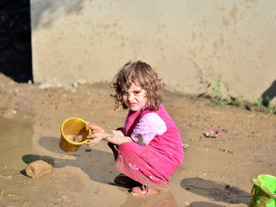 Children Eating Sand: बच्चे का मिट्टी खाना सिर्फ आदत नहीं जरूरी न्यूट्रिएंट्स की कमी का हो सकता है संकेत, इन 5 बातों का ध्यान रखना है जरूरी