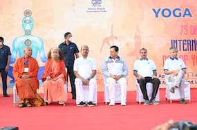 अंतरराष्ट्रीय याेग दिवस 2022 की यात्रा जारी, 25वें दिन लाल किले पर हजारों ने किया योग अभ्यास
