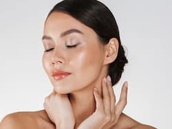 Scrub For Oily Skin in Summer: ऑयली स्किन में ट्राई करें ये 3 स्क्रब, चेहरे की बढ़ जायेगी चमक