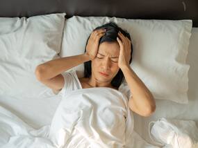 कैसे दिखते हैं औरतों में स्लीप एपनिया के लक्षण? डिटेल में जान कर करें इनकी पहचान