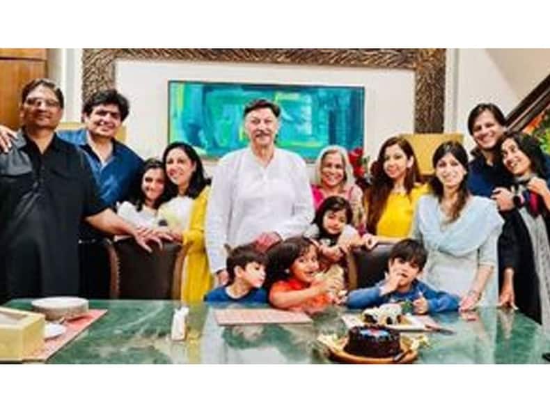 International Day of Families 2022: जॉइंट फैमिली में रहने वाले बच्चों को मिलता है भरपूर प्यार और अच्छी परवरिश, जानें संयुक्त परिवारों में रहने के बेहतरीन फायदे