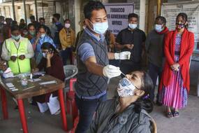 भारत में कोरोना वायरस के 17,073 नए केस, दिल्ली और मुंबई में कोविड मामलों में आई गिरावट