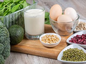 Healthy Dinner Tips: What To Eat And Avoid At Night Healthy Dinner Tips: What To Eat And Avoid At Night