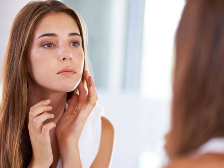 Diet For Blemishes Free Skin: चेहरे पर डार्क स्पॉट्स से हैं परेशान तो इस तरह की डाइट लेना करें स्टार्ट, स्किन बनेगी हेल्दी और स्पॉटलेस