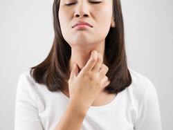 गले में खुजली या बहुत ज्यादा खराश होने पर इन 5 नुस्खों का करें प्रयोग, जानिए ऐसी स्थिति में कब जाना चाहिए डॉक्टर के पास