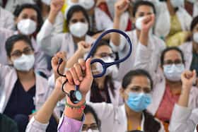 जमशेदपुर: जूनियर डॉक्टरों की हड़ताल से एमजीएमसीएच हॉस्पिटल में नहीं मिल रहा लोगों को इलाज, मरीज परेशान