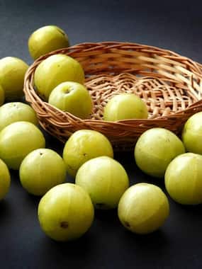 बालों के लिए आंवले के 7 फायदे