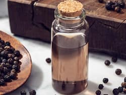 बालों से जुड़ी इन 3 समस्याओं को खत्म कर देगा काली मिर्च का तेल, जानें कैसे बनाएं और इस्तेमाल का तरीका