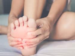 जोड़ों के दर्द से हैं बेहाल या रात में नहीं आती नींद तो रोज करें अपने तलवों की मसाज,दूर होगीं तकलीफें