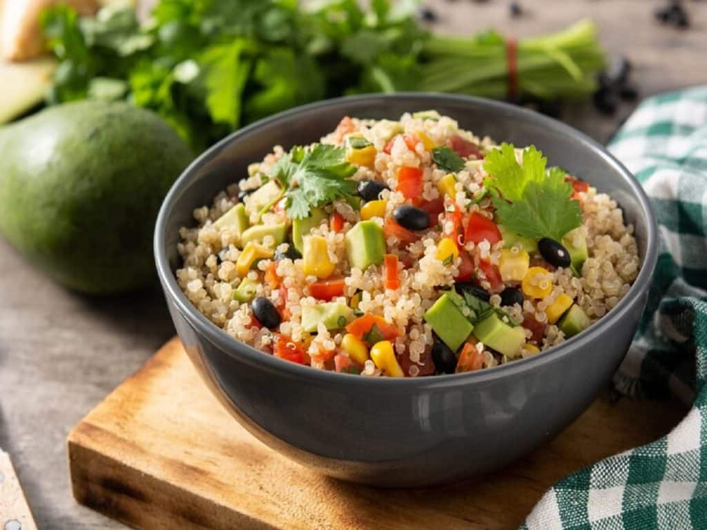 Quinoa Vs Rice क्या किनवा है चावल से बेहतर,जानें इस सुपरफूड की न्यूट्रिशनल वैल्यू और सभी फायदे