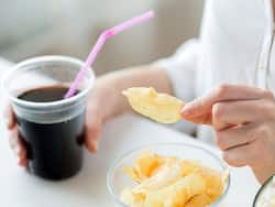 हड्डियों में कैल्शियम की कमी का कारण बनते हैं ये 5 तरह के फूड, ज्यादा खाने वालों की हड्डियां हो जाती हैं कमजोर