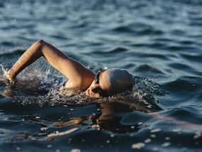 Dip In Cold Water Burns Fat, Prevents Diabetes In Men: Study Dip In Cold Water Burns Fat, Prevents Diabetes In Men: Study