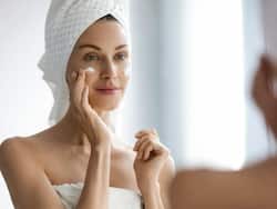 ऑयली स्किन वाले सोने से पहले करें ये 5 काम, स्किन की कई समस्याओं से मिलेगा छुटकारा