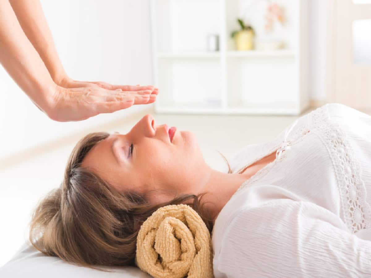 Reiki: The Japanese Healing Therapy With 3 Little-Known Mental Health ...