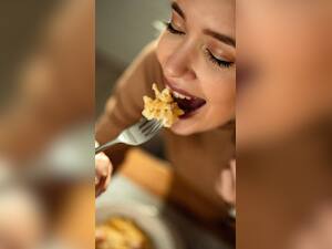 सूर्यास्त के बाद कभी ना खाएं ये 6 फूड्स