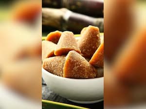 सर्दियों में गुड़ खाने के फायदे