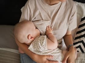 Does Your Baby Start Spitting After Feeding, Know What's Normal And What Is Not Does Your Baby Start Spitting After Feeding, Know What's Normal And What Is Not
