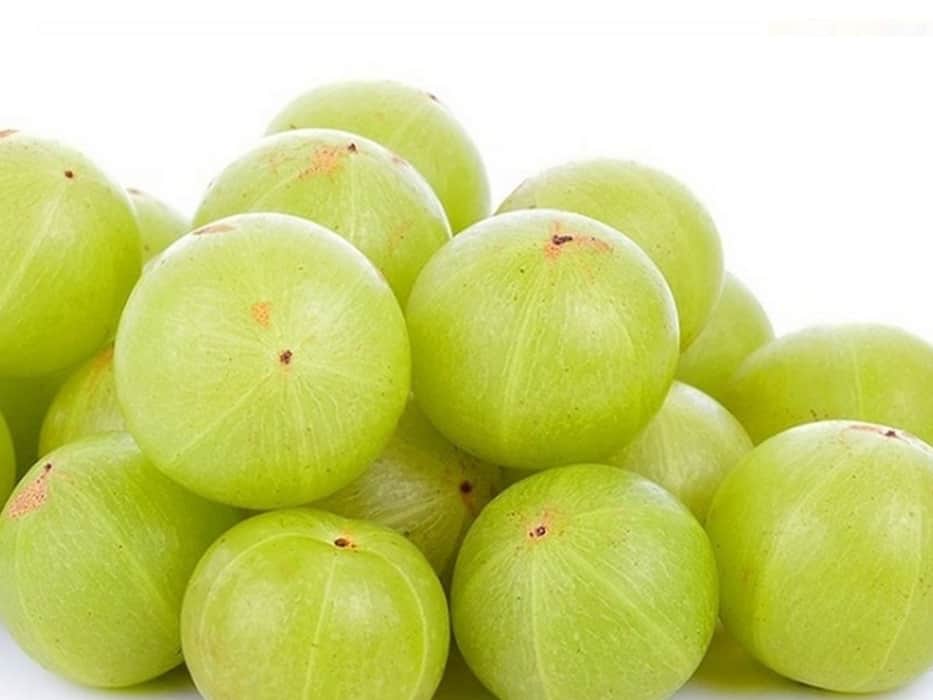 बालों को सिल्की बनाने के लिए कंडीशनर नहीं, लगाएं ये 4 नेचुरल चीजें