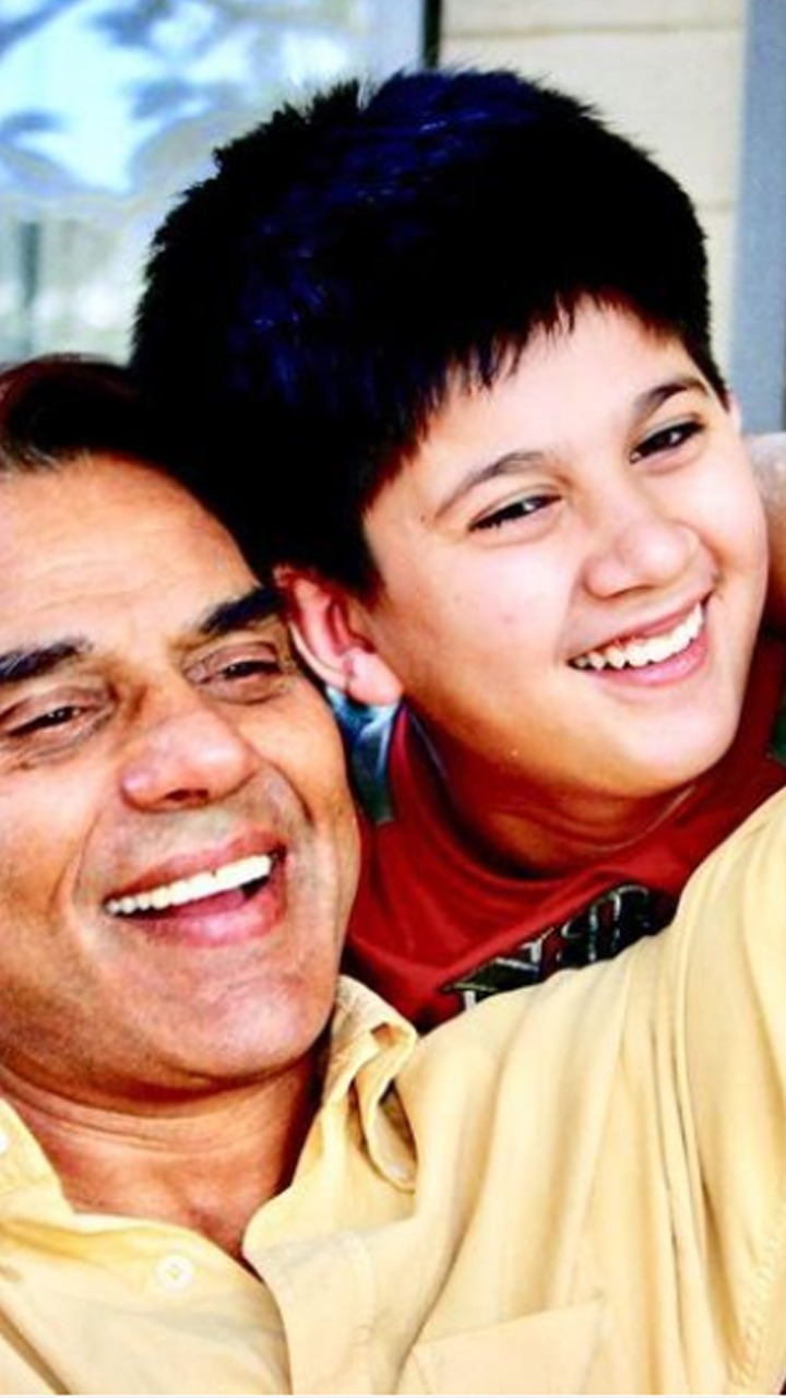 इन 8 बॉलीवुड सितारों से सीखें परफेक्ट फैमिली मैन बनना