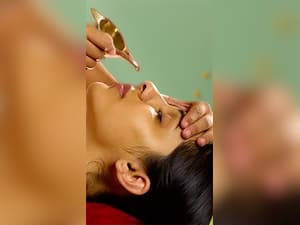 नाक में देसी घी डालने के 6 फायदे क्या हैं, जानिए