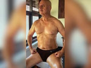 60 की उम्र में जवानों जैसे फिट बॉलीवुड स्टार्स