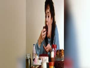 How To Avoid Overeating During This Diwali Season