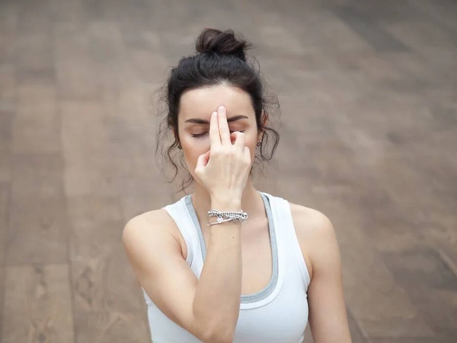 सर्दियों में फेफड़े नहीं पड़ेंगे कमजोर जब सुबह उठकर करेंगे ये 5 योग
