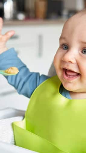 6 महीने के बच्चों को खिलाएं ये 8 फूड्स