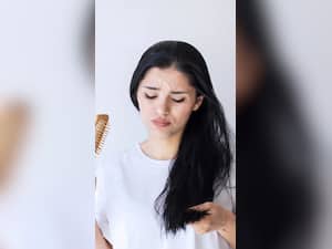हेयर फॉल रोकने के 8 जबरदस्त तरीके
