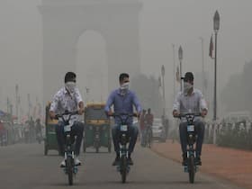 Breathlessness, Chest Pain, Irritation In Eyes: Be Aware Of The Health Effects Of Air Pollution