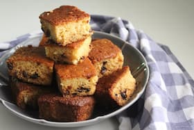 Keep Up Your Christmas Spirits With Raisins And Dried Fruits Cake