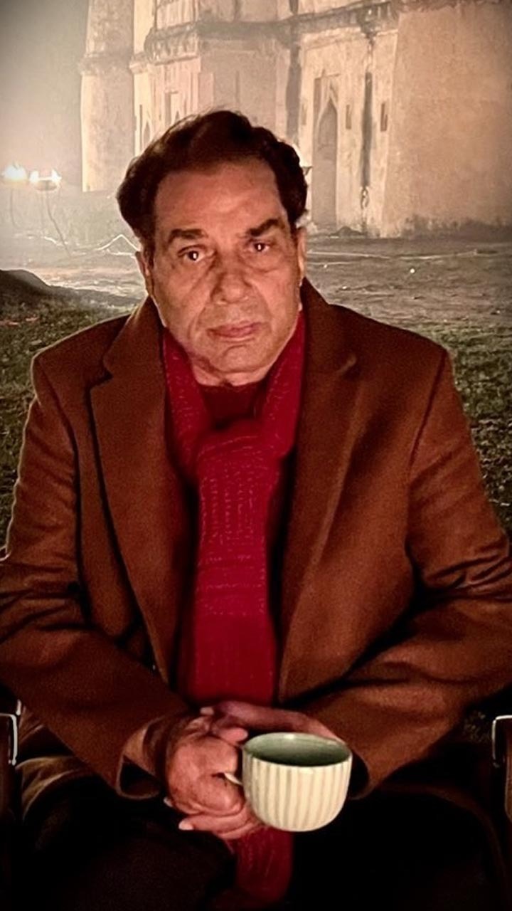 85 साल की उम्र में धर्मेंद्र ऐसे रहते फिट एंड फाइन