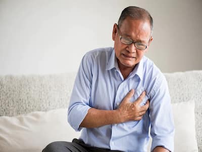 If You Have These 4 Signs, Heart Attack Is Around You! | TheHealthSite.com