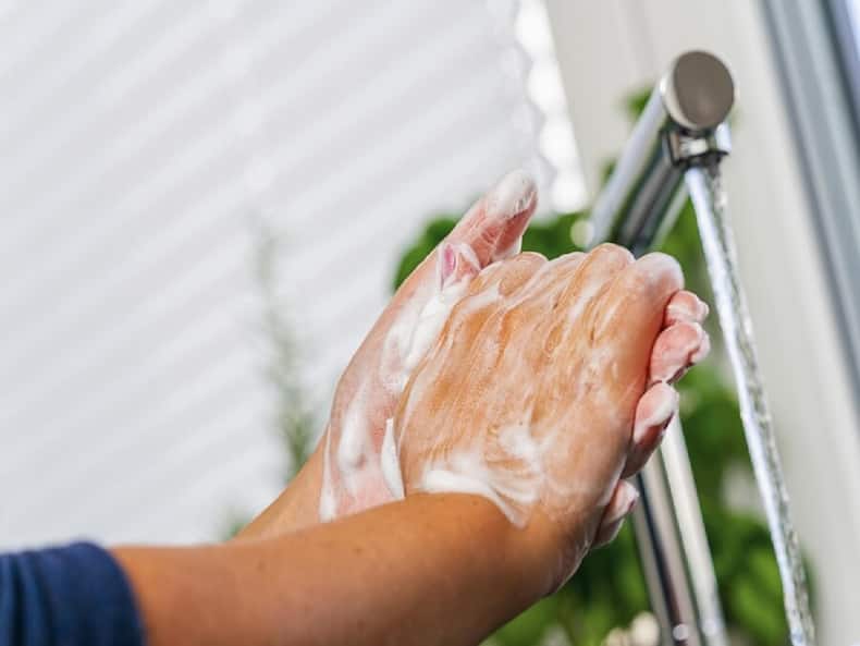 Throwing A Christmas Party At Home? Tips To Prevent Food Poisoning
