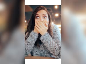 Hiccups remedy : मिनटों में हिचकी रोकेंगे ये आसान से 8 उपाय