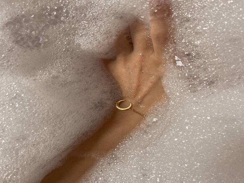 Pregnancy And Bathing: Can Expecting Mothers Bathe In Hot Water?