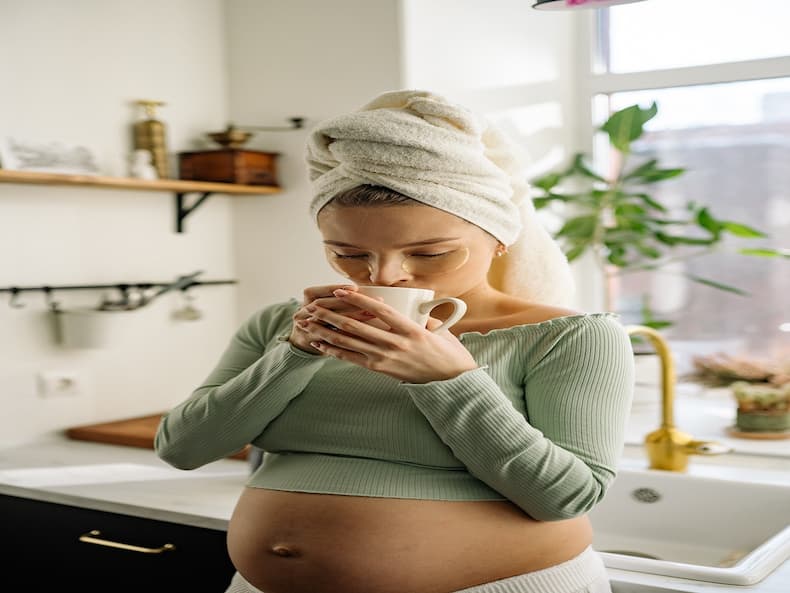 Pregnancy And Bathing: Can Expecting Mothers Bathe In Hot Water?