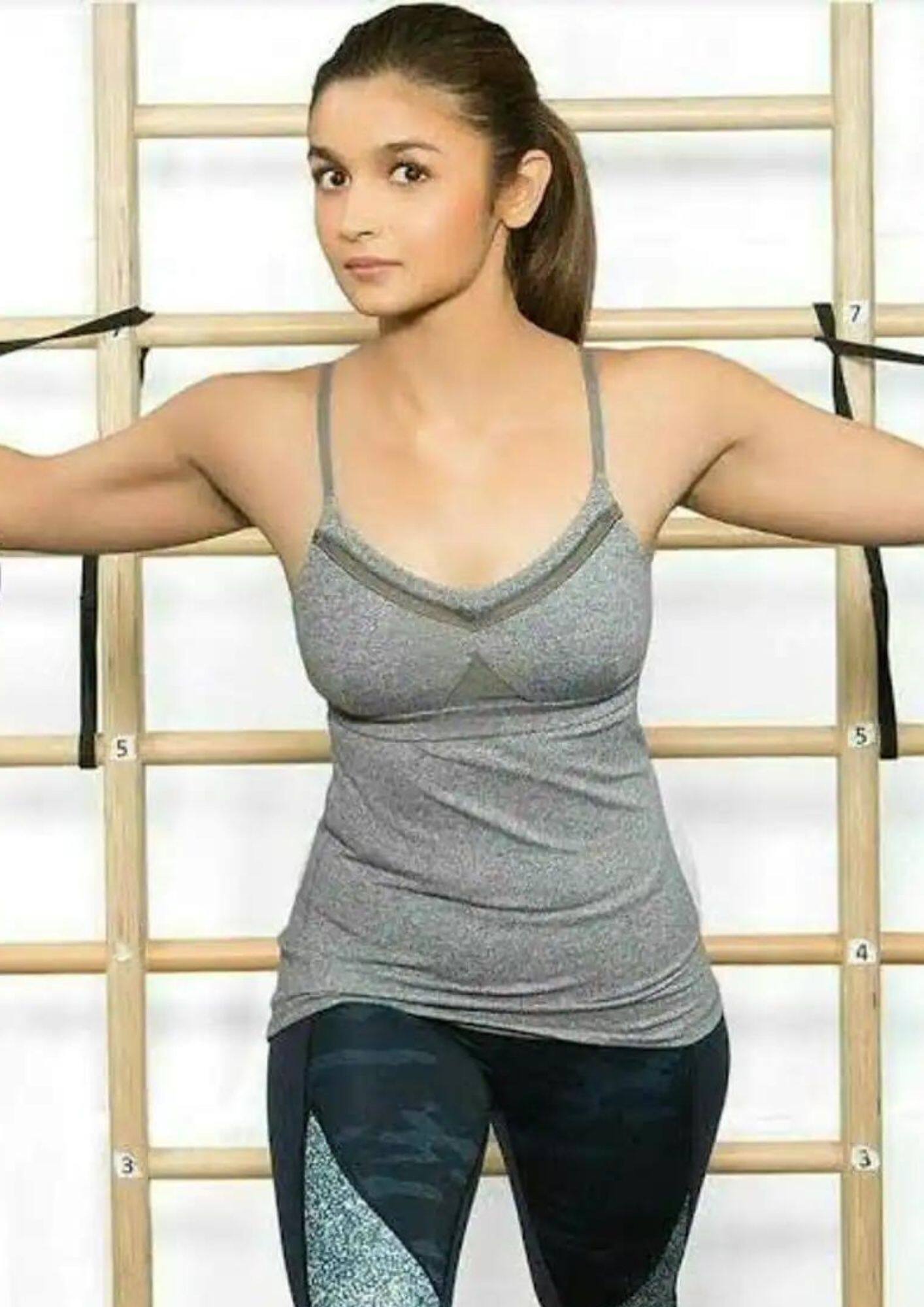 IWMBuzz - Who looks hot in gym wear? Shraddha Kapoor Alia Bhatt Follow us  on IWMBuzz #ShraddhaKapoor #aliabhatt #GymWear #hotcelebs | Facebook