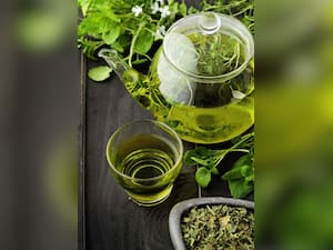7 Amazing Benefits of Drinking Green Tea On Empty Stomach