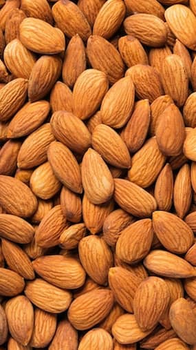 स्किन के लिए बादाम के छिलके के 7 फायदे